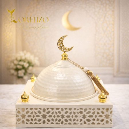 مضيفة رمضانية مربع مع غطاء وهلال ذهبي