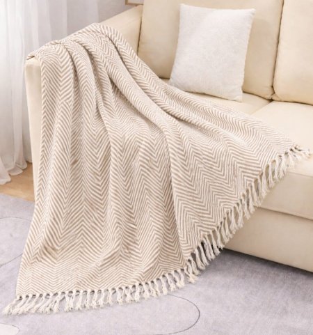 ثرو بتصميم متعرج (زيك زاك) بلون بيج مع أوف وايت