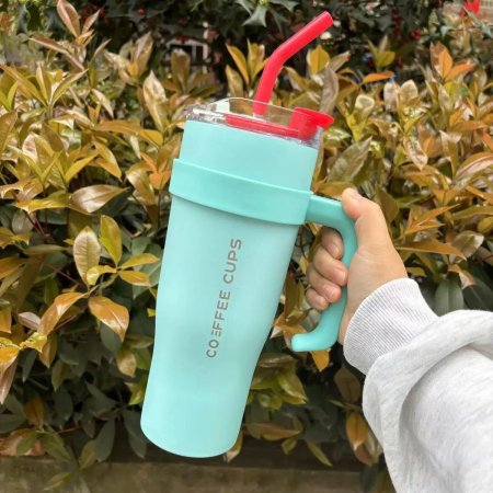 كوب حافظ للحرارة والبرودة بتصميم عصري