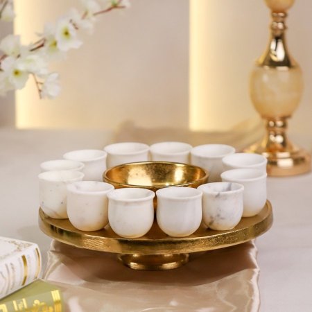 طقم ضيافة نحاس هندي قاعدة 30 سم مع صحن دائري و12 فنجان رخام هندي D336