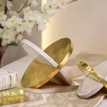 تحفة ديكور دائري ابيض نحاسي 22.5 سم D130