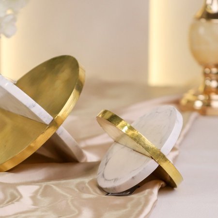 تحفة ديكور دائري ابيض نحاسي 15 سم D131