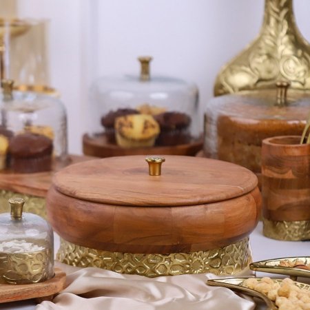 مضيفة نحاس و خشب هندي بغطاء 30 سم D308