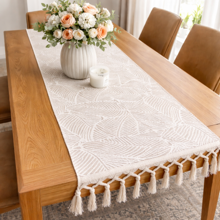 رانر طاولة أنيق بتصميم عصري يضيف لمسة فخامة ودفء لأي سفرة