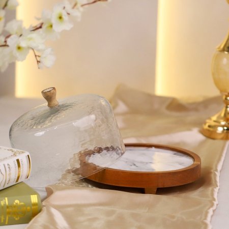 مضيفة كيك خشب منقش ابيض ماربيل غطا زجاج 27.5 سم D248M