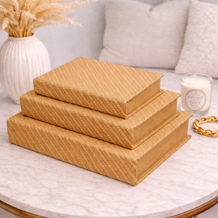 كتب ديكور فاخرة جلد بيج بنقشة أنيقة