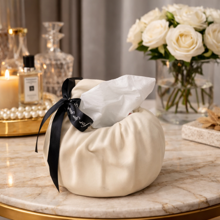 علبة محارم بتصميم أنيق وناعم مستوحى من الطابع الفخم والبسيط