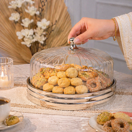 مضيفة تقديم فاخر بغطاء زجاجي بتصميم أنيق باللون الفضي اللامع 27 سم 89958