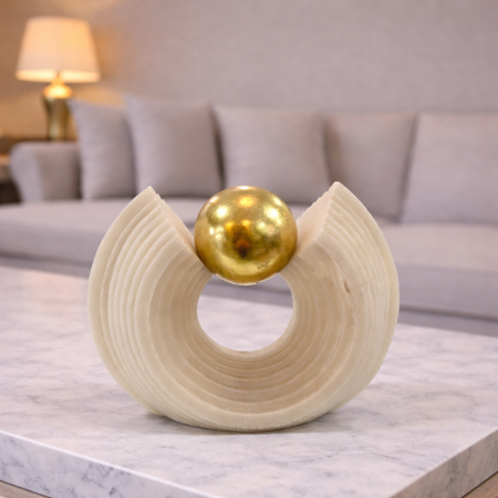 تحفة ديكور قوسية متدرجة باللون الأبيض مع كرة ذهبية 1-3