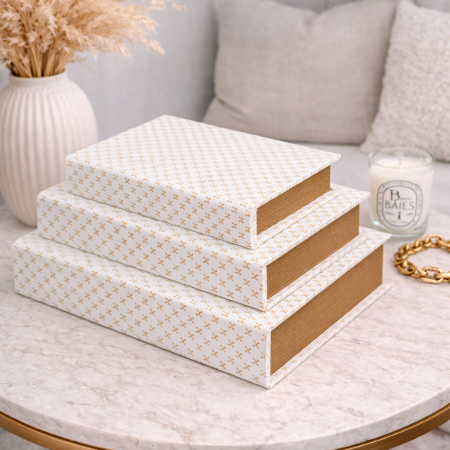 كتب ديكور فاخرة جلد أبيض بنقشة ذهبية