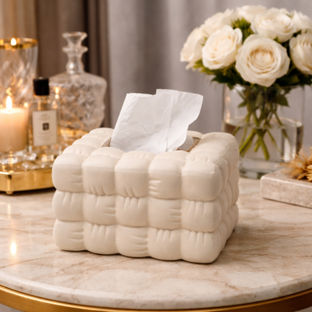 علبة محارم بتصميم فاخر ومميز على شكل مربعات مبطنة تضيف لمسة عصرية أنيقة