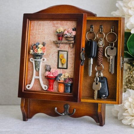 خزانة مفاتيح خشبية ديكورية – تصميم أنيق بلمسة كلاسيكية 30 سم