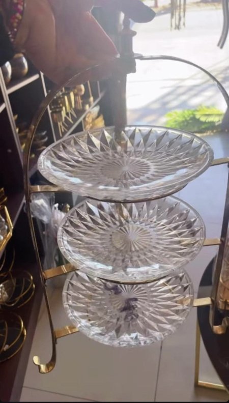مضيفة 3 طبقات