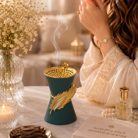 مبخرة الريشةمبخرة فاخرة بتصميم الريشة الذهبية