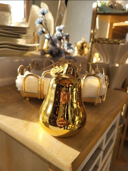 إجاصة ذهبية للديكور