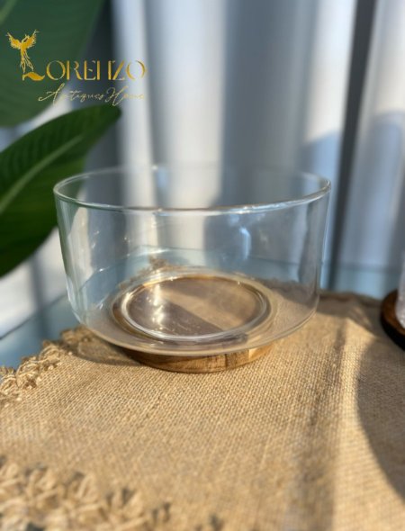 جاط زجاج مع قاعدة خشبية