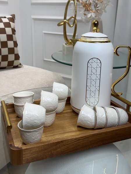 فناجين قهوة سادة لون ابيض