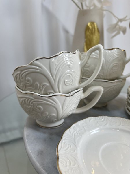 اكواب شاي مع صحون لون ابيض مزخرف ( 6 )