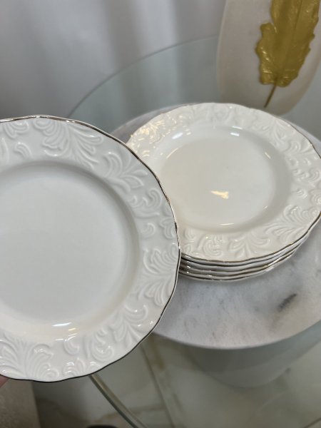صحون ضيافة لون ابيض مزخرف ( 6 صحون )