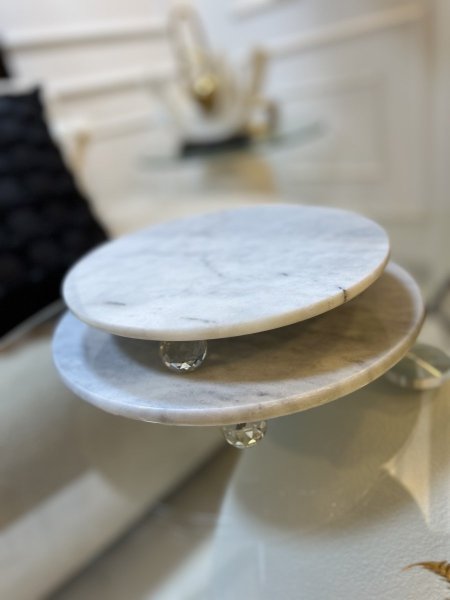 قواعد رخام بأرجل كريستال ( حجمين)