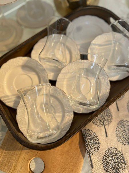 طقم استكانة شاي مع مكتة ابيض